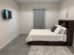 3 bedrooms, iron/ironing board, WiFi, bed sheets - 3-bedroom house in Brownsville with AC, Wi-Fi & Appliances. Enjoy your stay! (Brownsville)