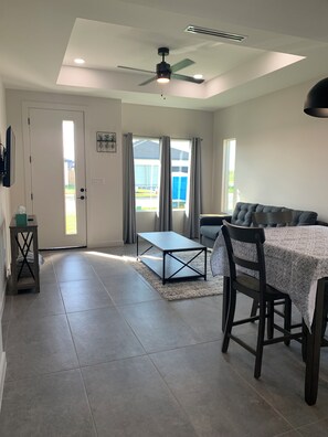 Interior - 3-bedroom house in Brownsville with AC, Wi-Fi & Appliances. Enjoy your stay! (Brownsville)