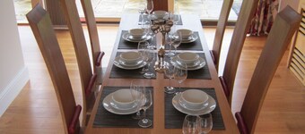 Large Detached Home to Sleep up to 10 People Just 5 Mins From Kenmare Town