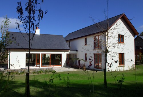 Large Detached Home to Sleep up to 10 People Just 5 Mins From Kenmare Town