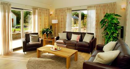 Spacious 4 Bedroom Home to Sleep 8 People Just 5 Mins From Kenmare Town
