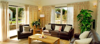 Spacious 4 Bedroom Home to Sleep 8 People Just 5 Mins From Kenmare Town