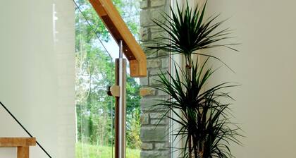 Spacious 4 Bedroom Home to Sleep 8 People Just 5 Mins From Kenmare Town