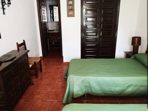 2 quartos, ferros/tábuas de passar roupa, Wi-Fi, roupa de cama
