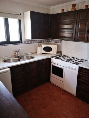Micro-ondas, fogão, cooktop, lava-louças