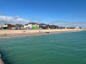 Beach - 2 luxury Georgian apartments, Hot-tub, Sea views, 12 guests (West Sussex)