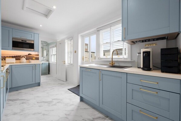 Fridge, microwave, oven, stovetop - 2 luxury Georgian apartments, Hot-tub, Sea views, 12 guests (West Sussex)
