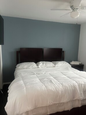 3 chambres, fer et planche à repasser, Wi-Fi, draps fournis