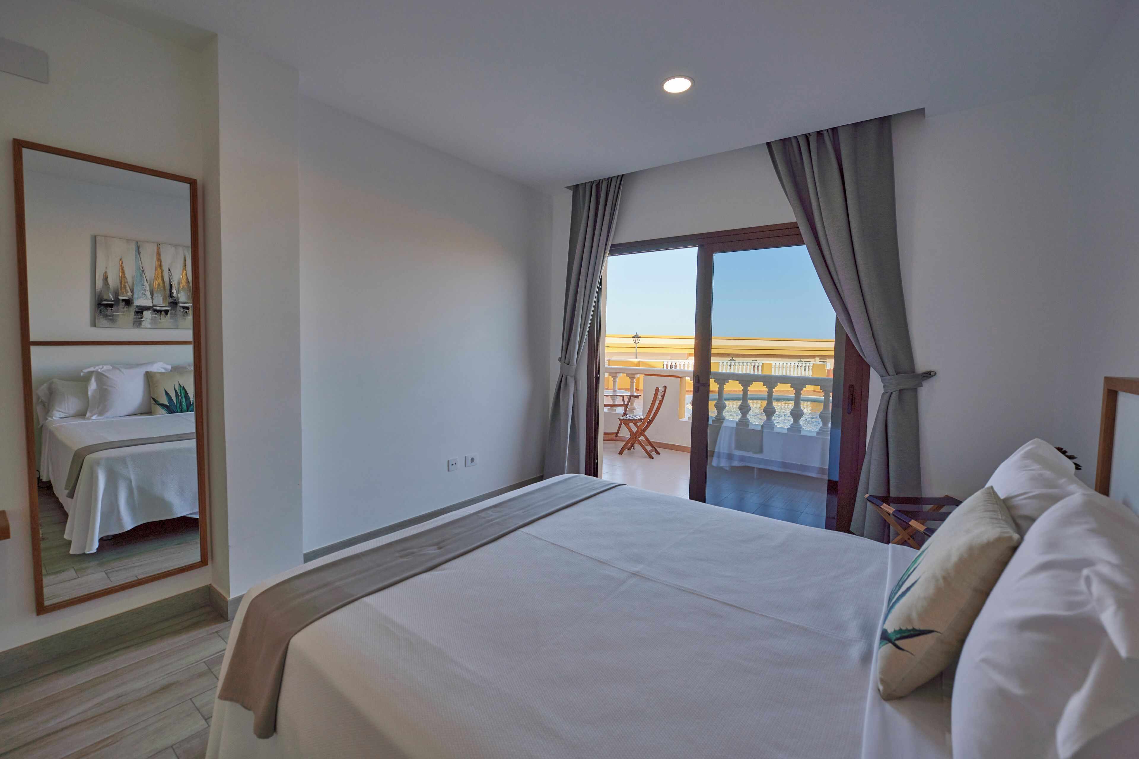 1 slaapkamer, een strijkplank/strijkijzer, beddengoed