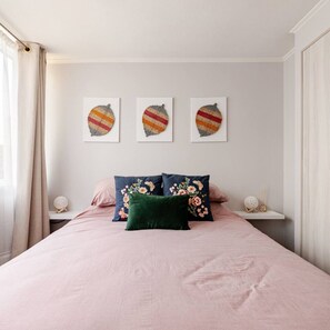 1 dormitorio, tabla de planchar con plancha, wifi gratis y ropa de cama