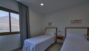 2 chambres, fer et planche à repasser, draps fournis