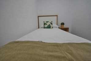 2 bedrooms, iron/ironing board, bed sheets