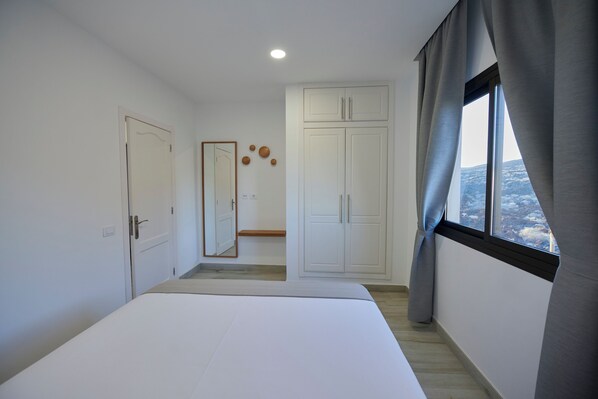1 chambre, fer et planche Ă repasser, literie fournie