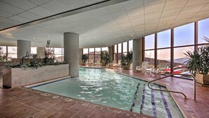 Piscina coperta, una piscina riscaldata