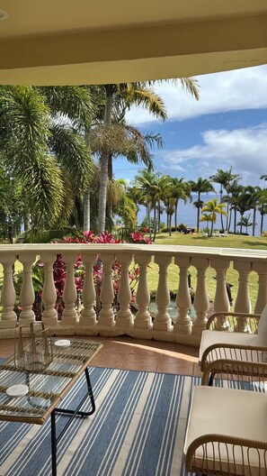 Terrace/patio - Tropical 1BR Hideaway w/ Balcony near surf Beaches (Pepeekeo)