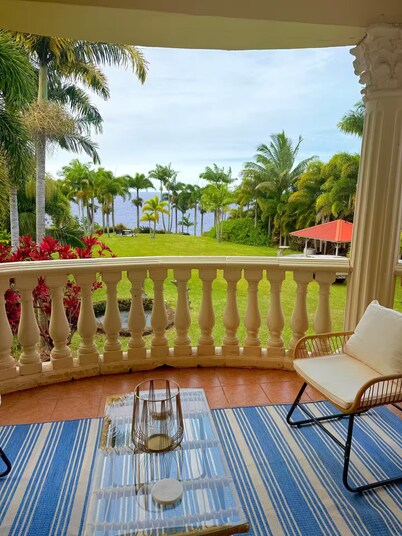Tropical 1BR Hideaway w/ Balcony near surf Beaches