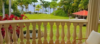 Tropical 1BR Hideaway w/ Balcony near surf Beaches