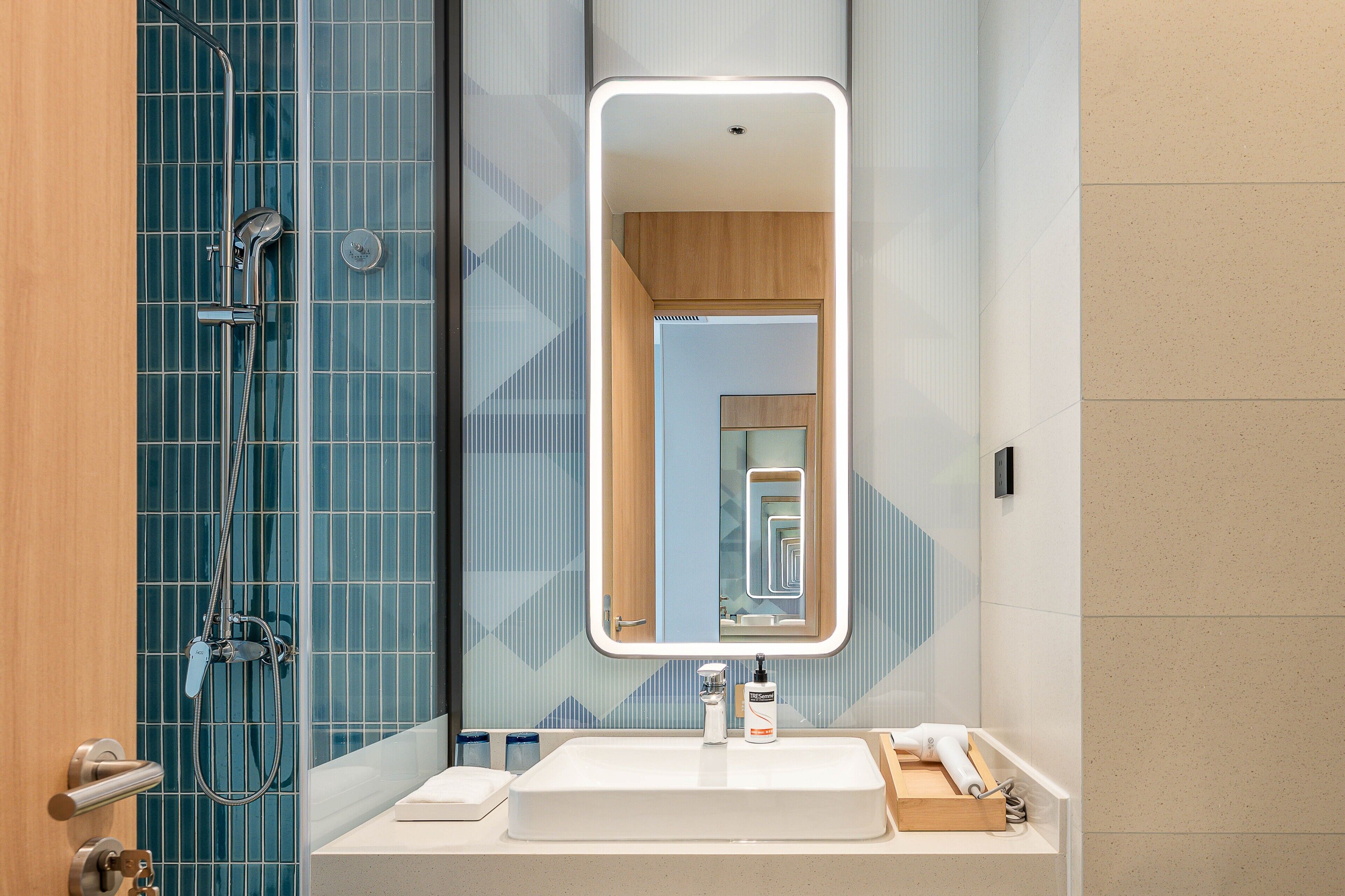 Photo - Holiday Inn Express Shanghai Hongqiao CBD by IHG