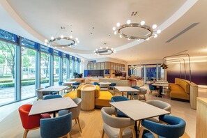 Breakfast served - Holiday Inn Express Shanghai Hongqiao CBD by IHG (Shanghai)