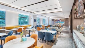 Breakfast served - Holiday Inn Express Xi An Caotang Technology Park by IHG (Xi'an)