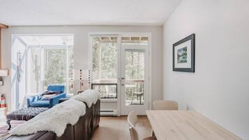 Condo, 1 Bedroom, Balcony | Living room