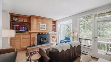 Condo, 1 Bedroom, Balcony | Living room