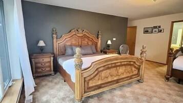 6 bedrooms, desk, iron/ironing board, travel cot