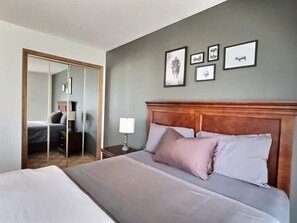 6 bedrooms, desk, iron/ironing board, travel crib - Private Vineyard Escape Featuring 2 Full Homes (Keremeos)