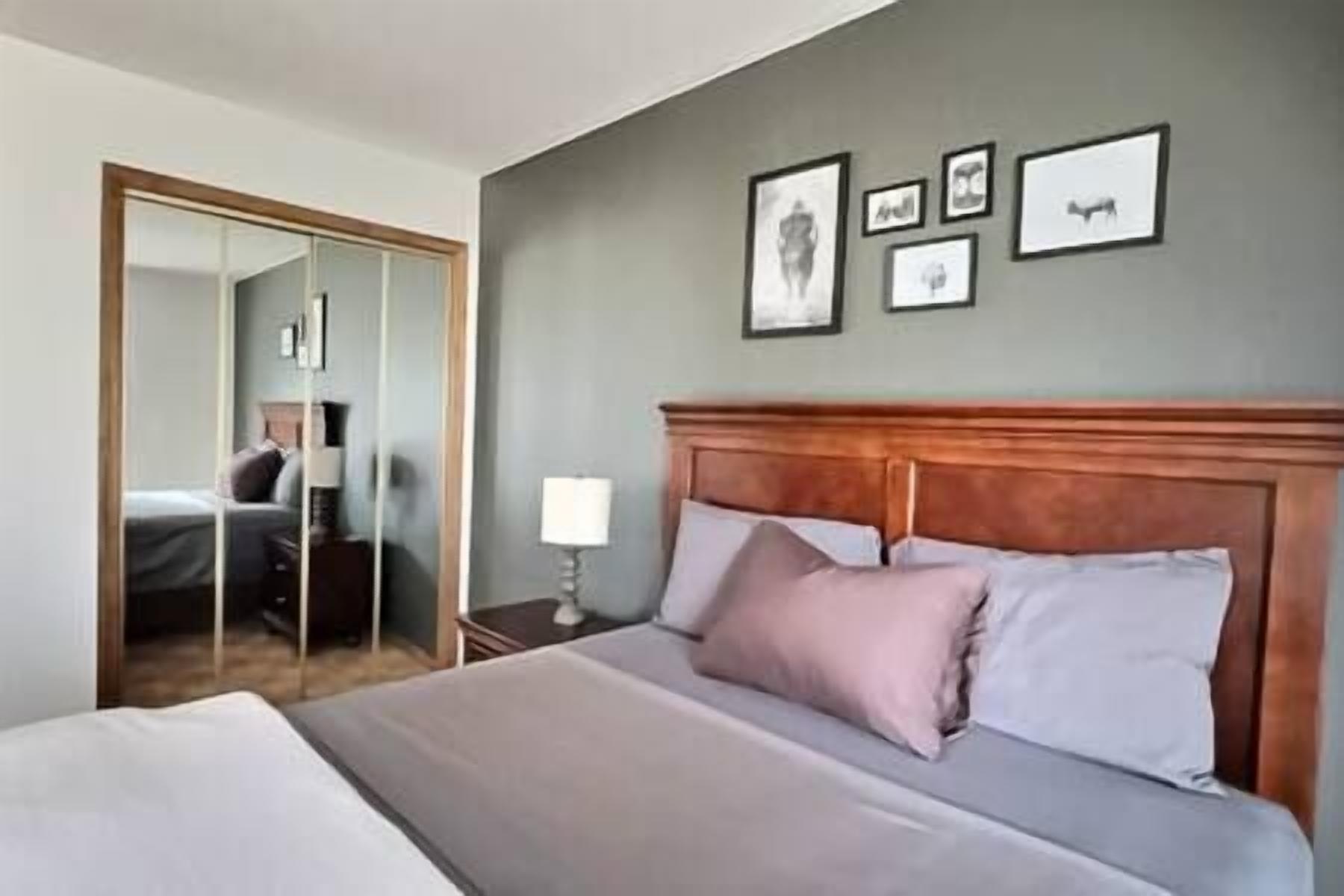 6 bedrooms, desk, iron/ironing board, travel cot
