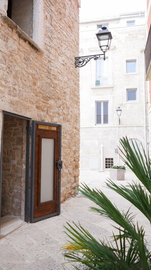 Exterior detail - The Aura Stone Room: an oasis of charm, nestled in the heart of Corato in Puglia. (Corato)