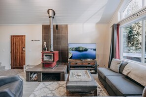 Cabin, 3 Bedrooms, Balcony | Living room