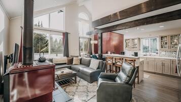 Cabin, 3 Bedrooms, Balcony | Living room