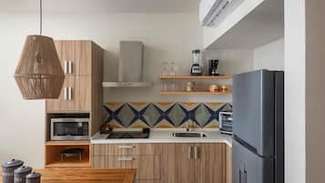Deluxe Studio Suite | Private kitchen
