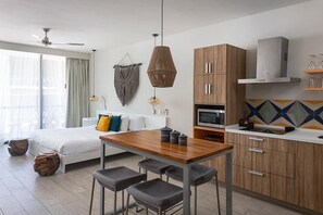 Deluxe Studio Suite | Private kitchen