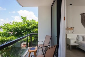 Deluxe Studio Suite | Sundeck