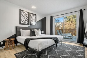 7 bedrooms, desk, travel crib, free WiFi