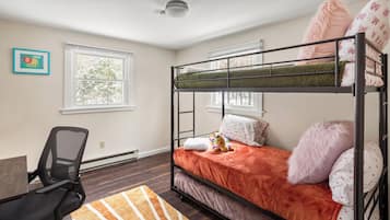 3 bedrooms, iron/ironing board, travel crib, WiFi