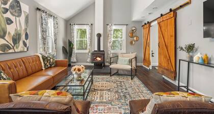 Stowe Getaway • Hot Tub • Hammock & Trails