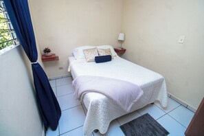 2 habitaciones, caja de seguridad en la habitación y escritorio 