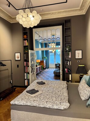 2 bedrooms, desk, iron/ironing board, WiFi