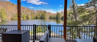 A relaxing chalet facing a sparkling lake