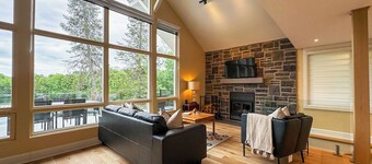 A relaxing chalet facing a sparkling lake