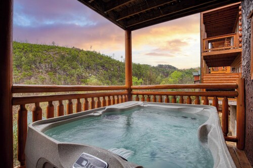 Marco Polo Lodge by Avantstay Sleeps 28 Indoor Pool Theater Game Room View