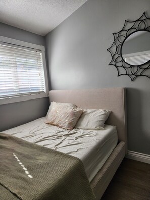 3 makuuhuonetta, silitysrauta/-lauta, Wi-Fi, vuodevaatteet