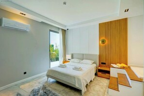 3 bedrooms, desk, iron/ironing board, WiFi