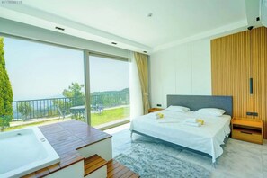 3 bedrooms, desk, iron/ironing board, WiFi