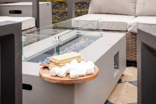 Villa w Hot Tub Firepit Game Room and EV Charger!