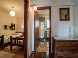 2 habitaciones, tabla de planchar con plancha y acceso a internet