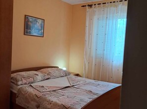 2 quartos, acesso à internet, roupa de cama