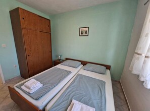 1 bedroom, internet, bed sheets